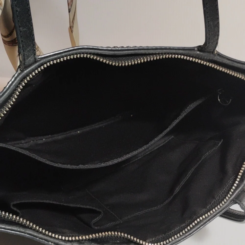 Coach signature monogram Black and Cream Tote shoulder Bag